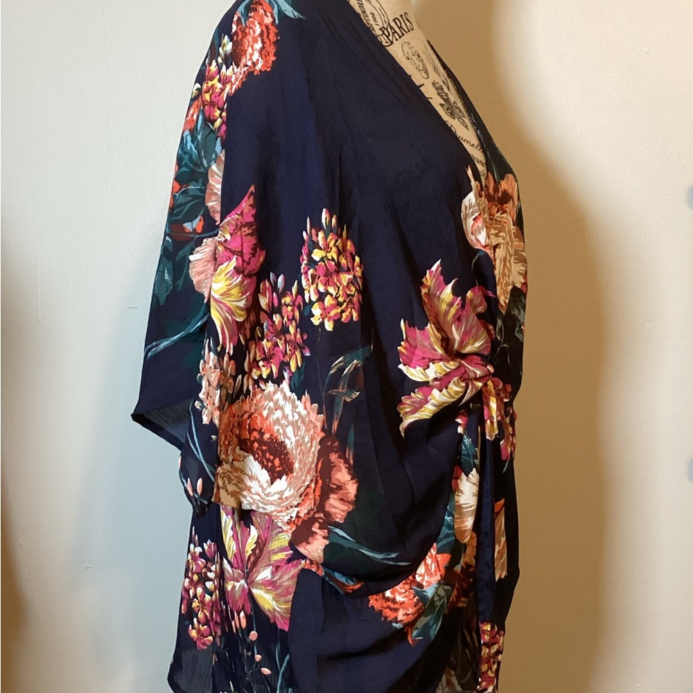 🌟NWT🌟 UMGEE  SHEER NAVY FLORAL OVERSIZED V-NECK KNOTTED FRONT THROW-OVER SIZE LG